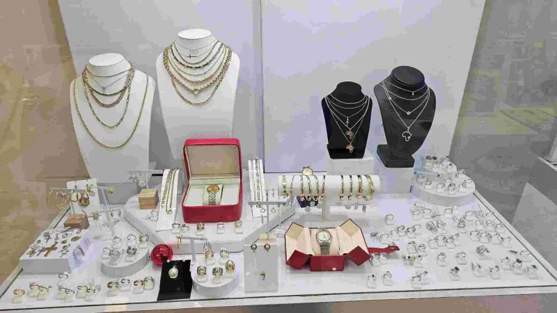 DC jewellery pic show case 